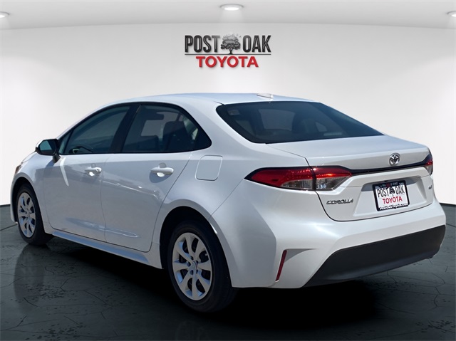 2025 Toyota Corolla LE photo 4