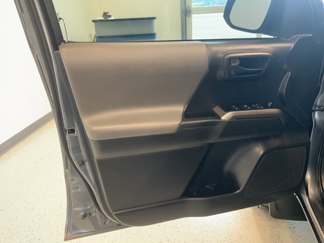 2022 Toyota Tacoma SR 4x4 photo 32