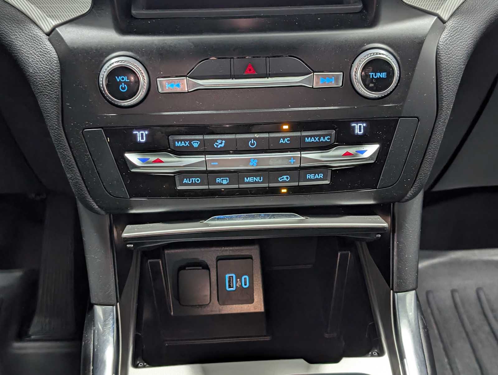 2020 Ford Explorer XLT photo 16