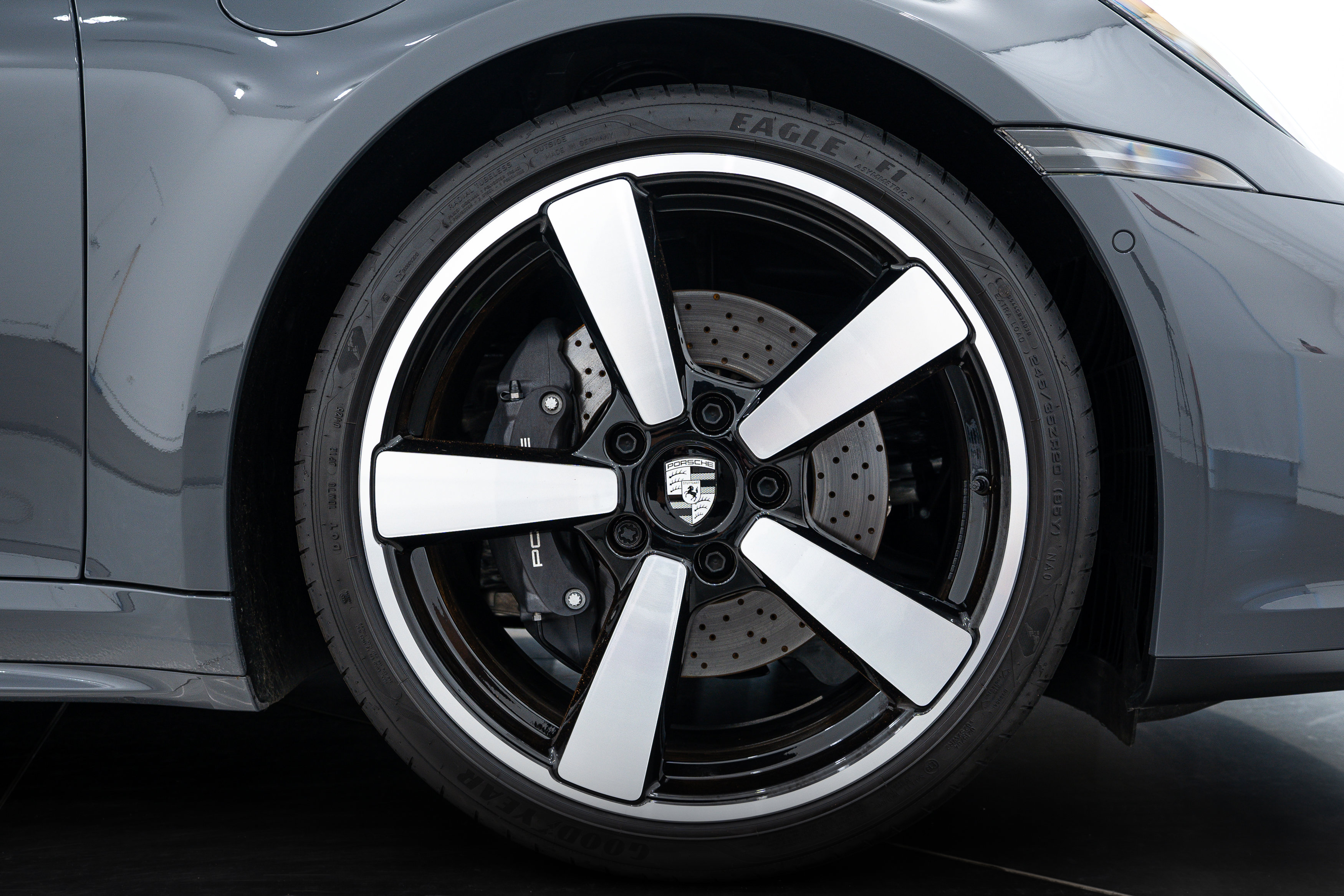 2025 Porsche 911 Coupe photo 9