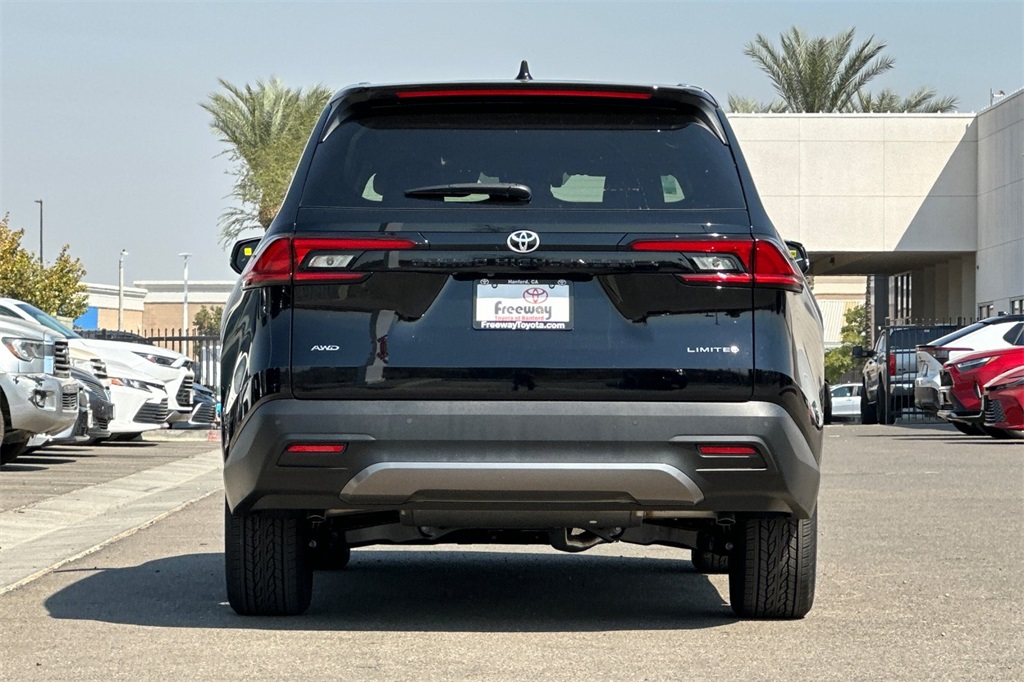 2025 Toyota Grand Highlander Limited AWD photo 5