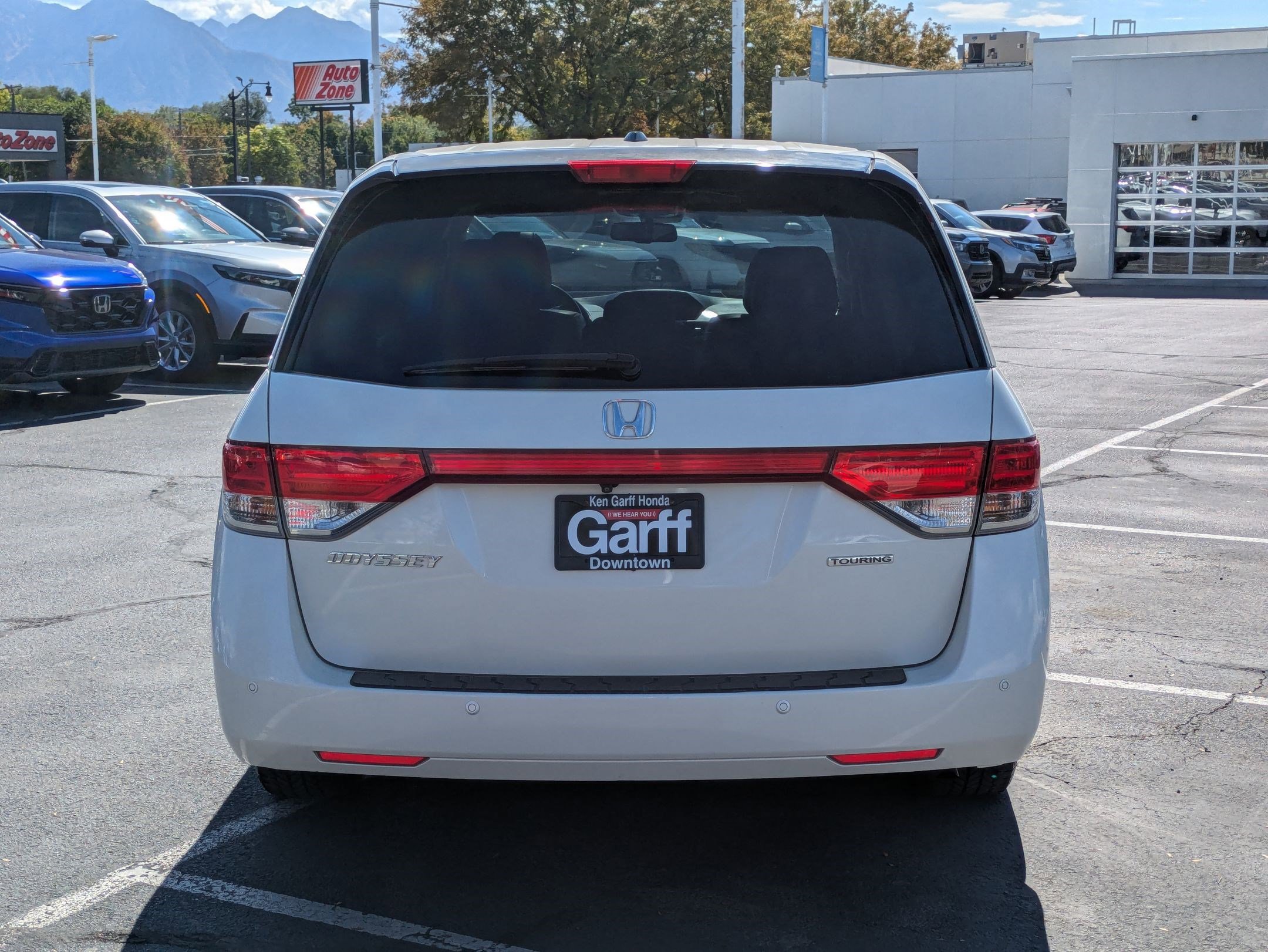 2016 Honda Odyssey Touring photo 3