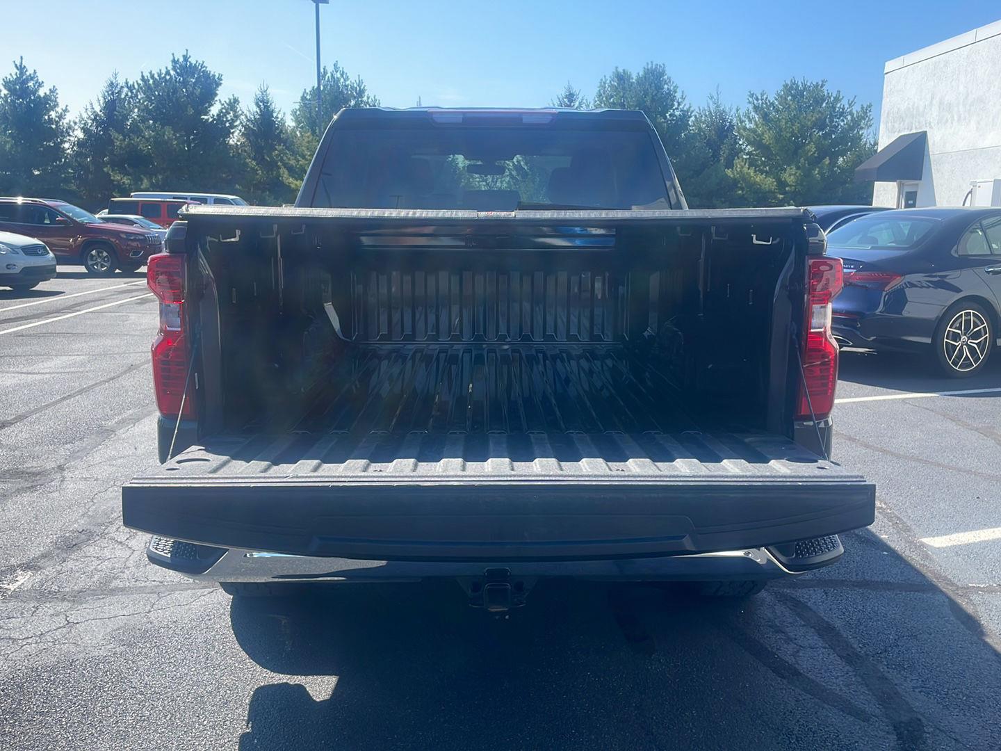 2021 Chevrolet Silverado 1500 LT photo 3