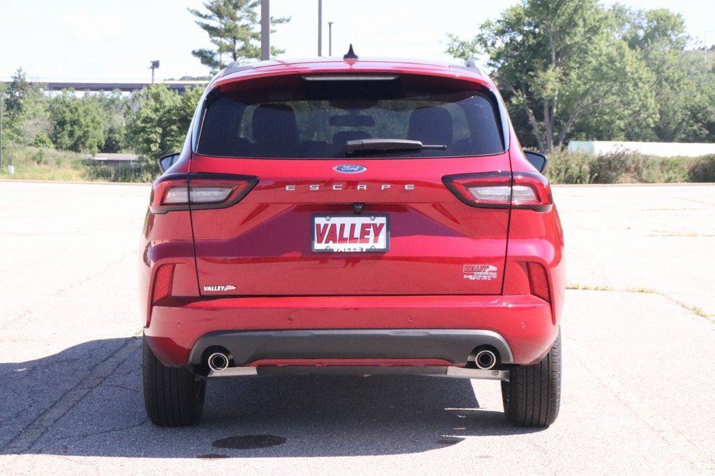 2024 Ford Escape ST-Line photo 4