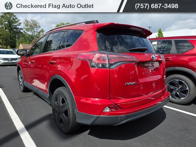 2017 Toyota RAV4 LE photo 4