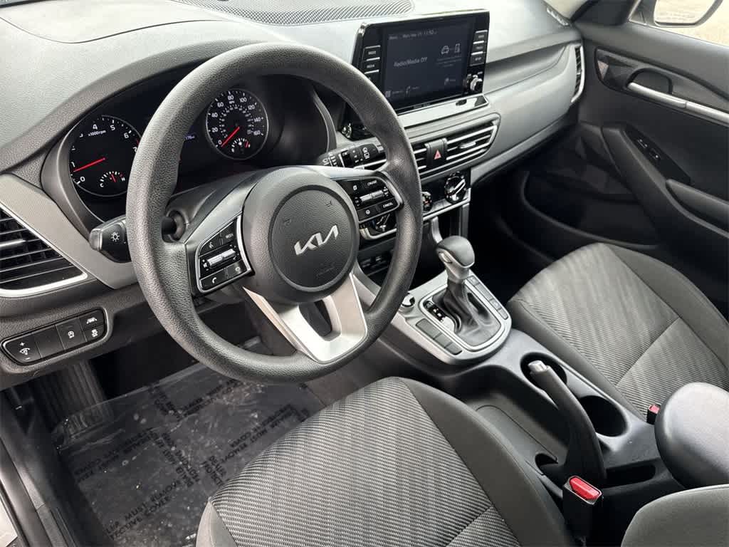2023 Kia Seltos LX photo 11
