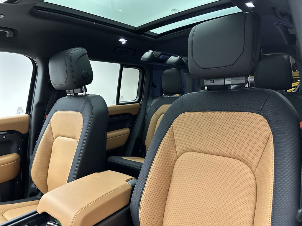 2024 Land Rover Defender 110 X-Dynamic SE photo 14