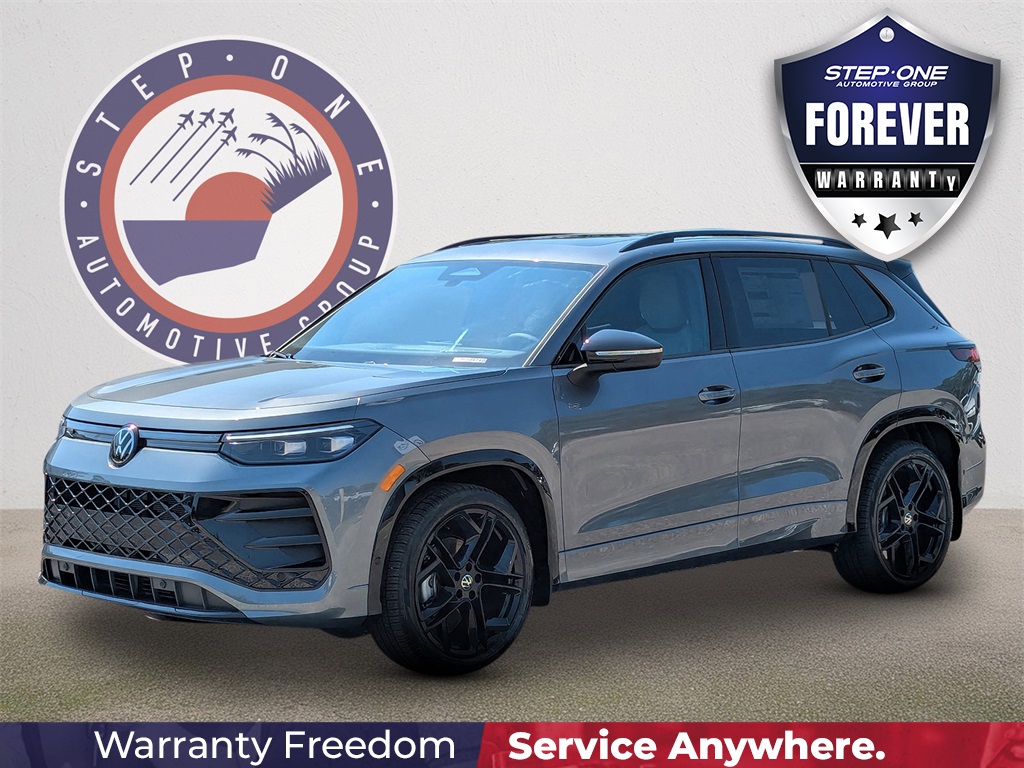 2025 Volkswagen Tiguan SE R-LINE BLACK's photo