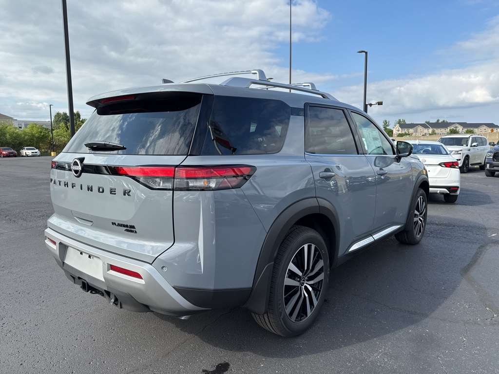 2025 Nissan Pathfinder Platinum photo 2