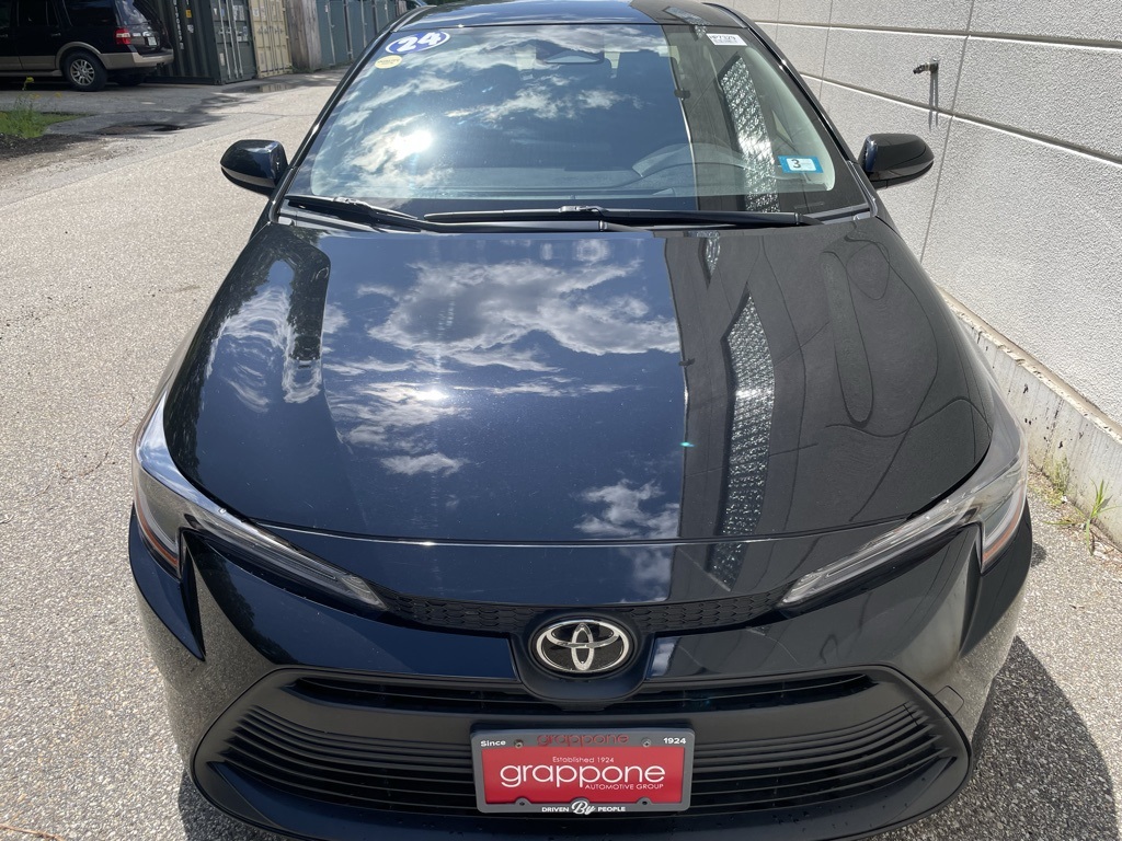 2024 Toyota Corolla LE photo 2