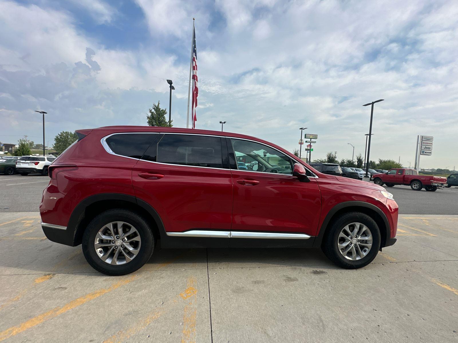 2019 Hyundai Santa Fe SEL photo 3