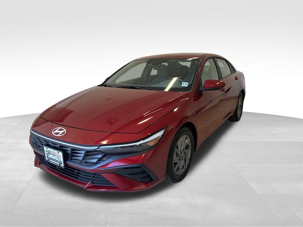 2024 Hyundai Elantra SEL photo 3
