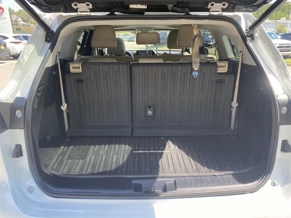 2022 Toyota Highlander XLE photo 6