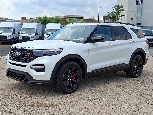 2023 Ford Explorer ST photo 2