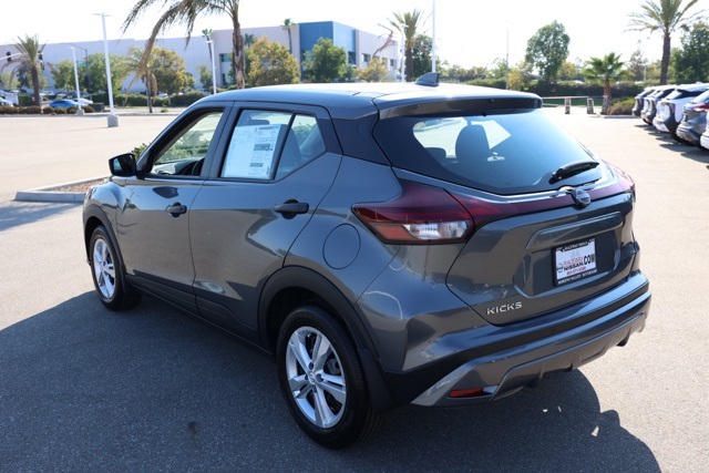 2025 Nissan Kicks Play S photo 2