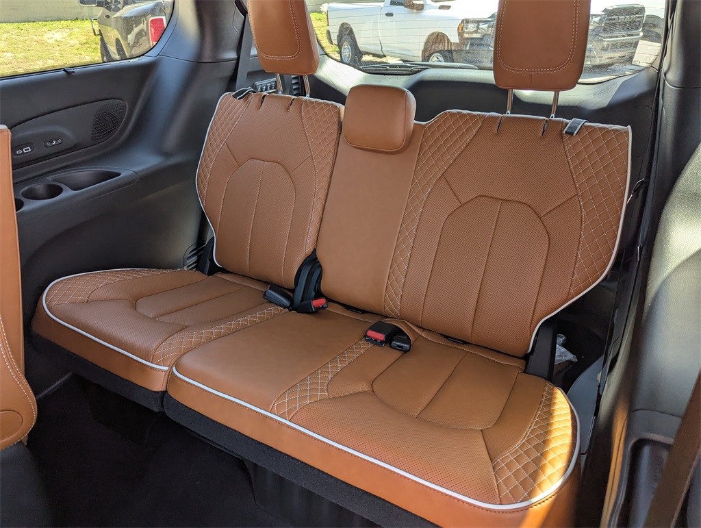 2026 Chrysler Pacifica Pinnacle photo 27