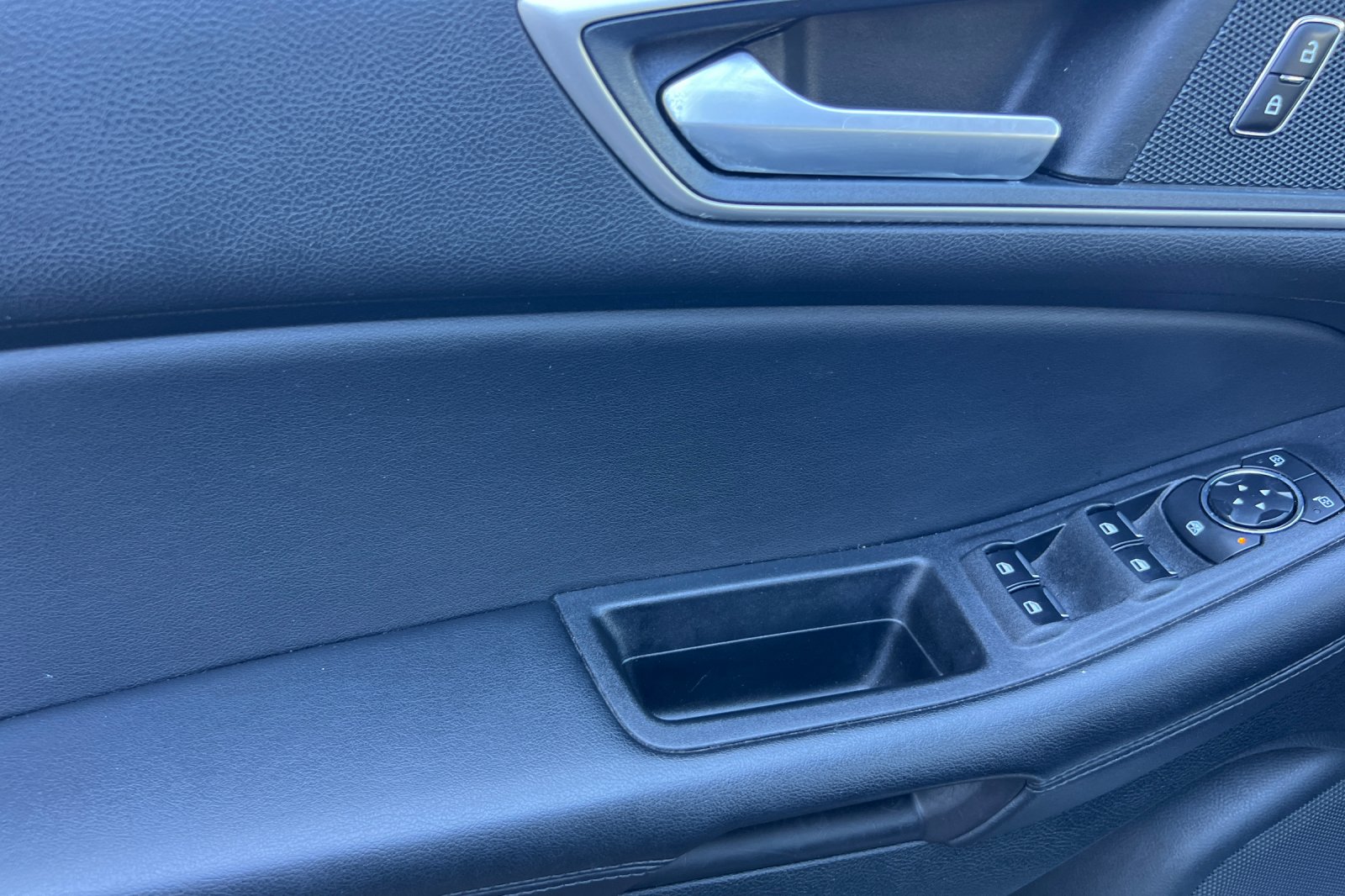 2023 Ford Edge SEL photo 7