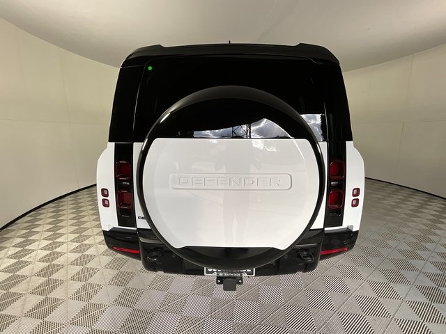 2025 Land Rover Defender 130 X-Dynamic SE photo 3