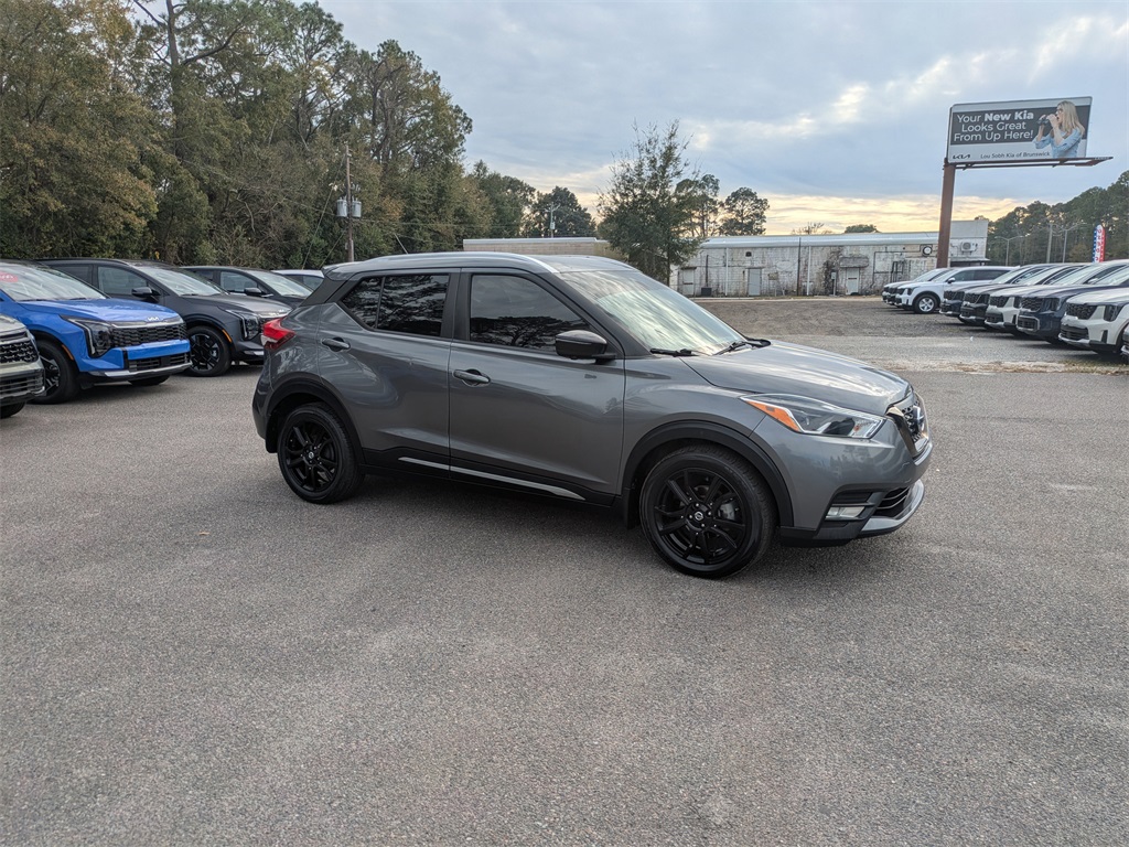 2020 Nissan Kicks SR