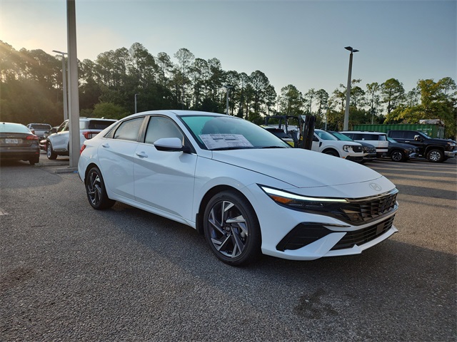 2025 Hyundai Elantra SEL's photo