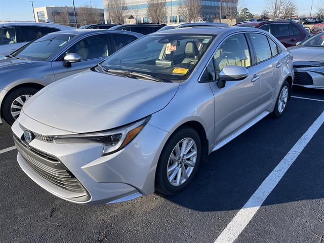 2024 Toyota Corolla LE's photo