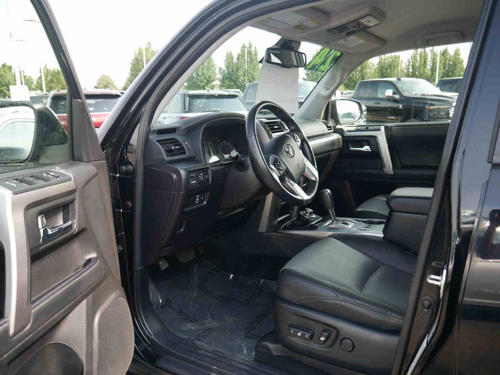 2024 Toyota 4Runner SR5 Premium photo 28
