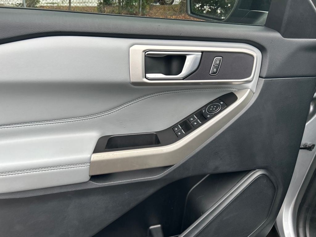 2022 Ford Explorer XLT photo 11