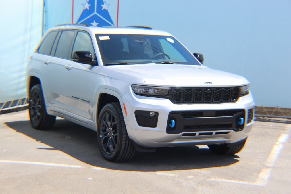 2025 Jeep Cherokee 4xe photo 4