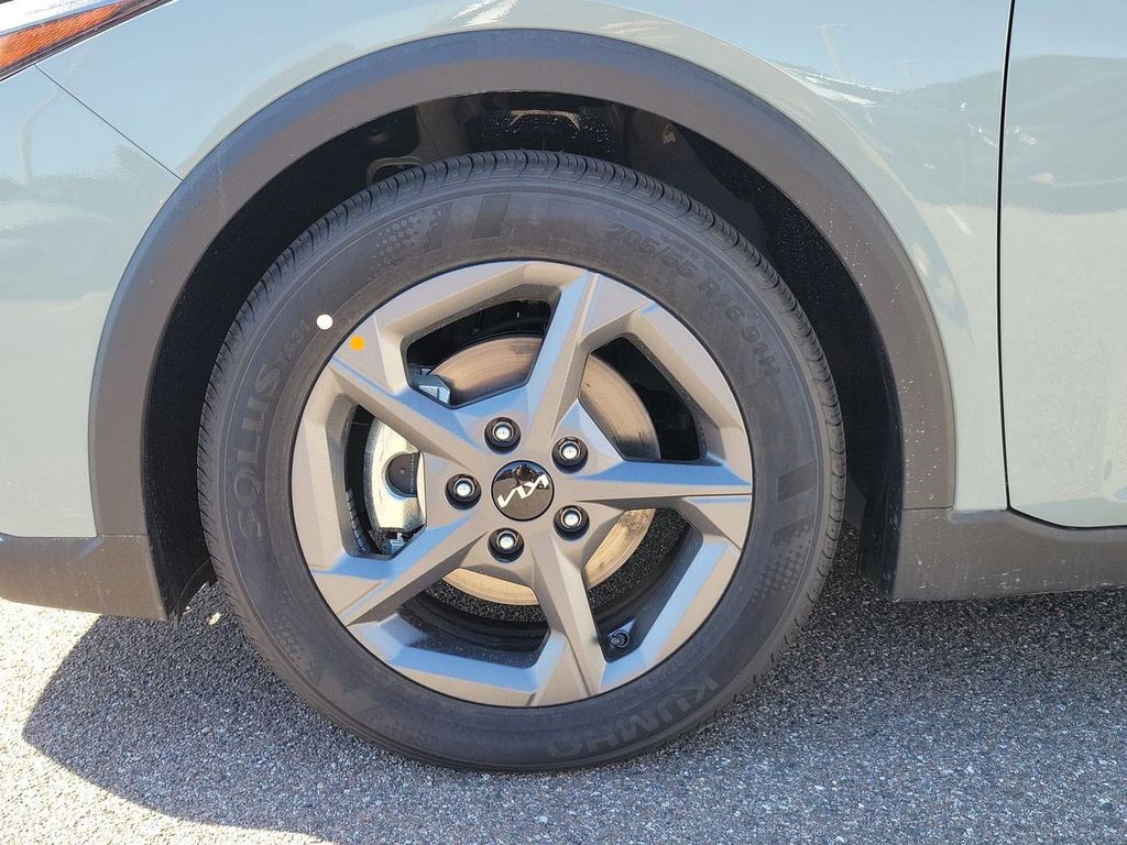 2025 Kia K4 LXS photo 11