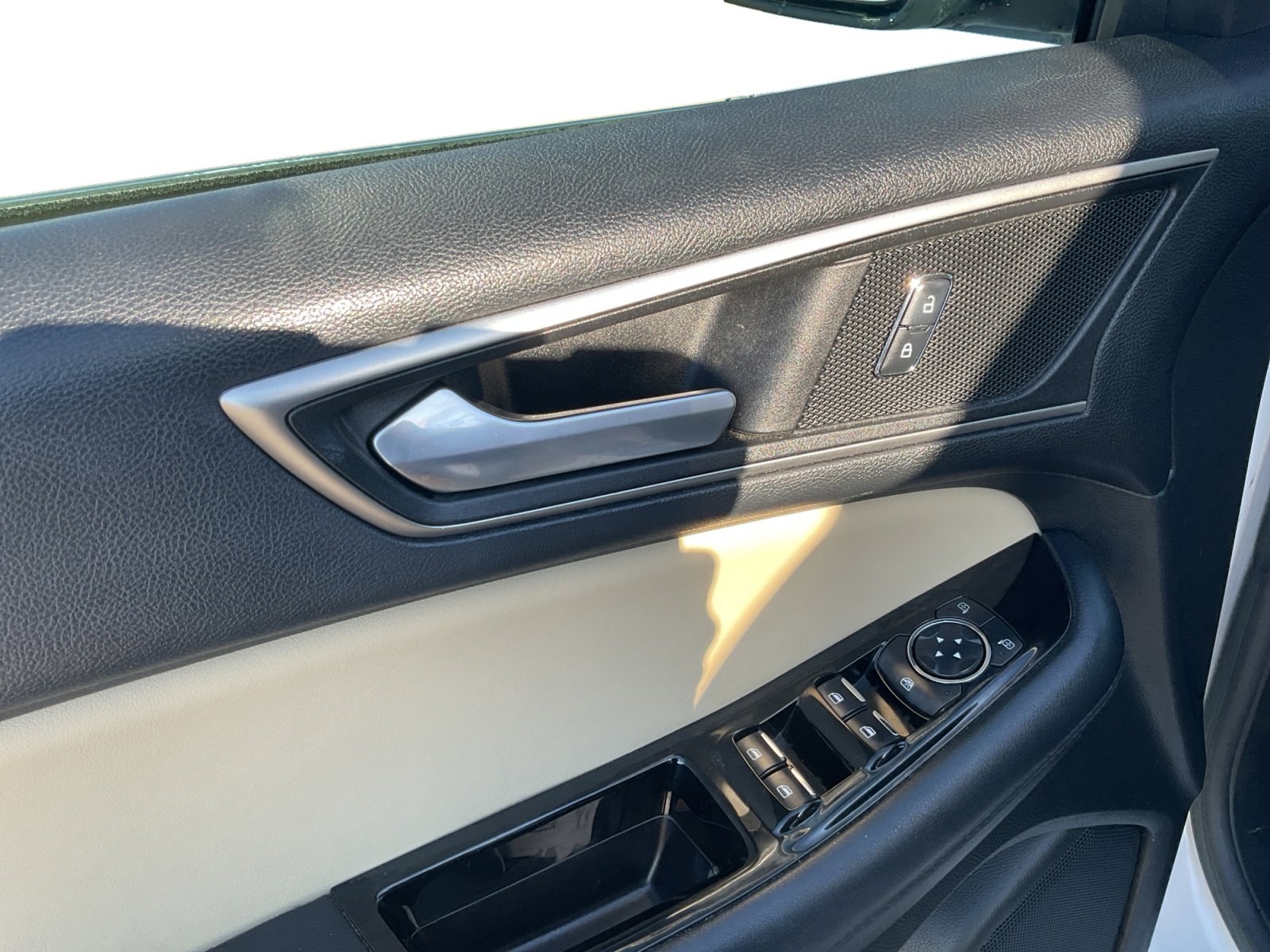 2016 Ford Edge SEL photo 18