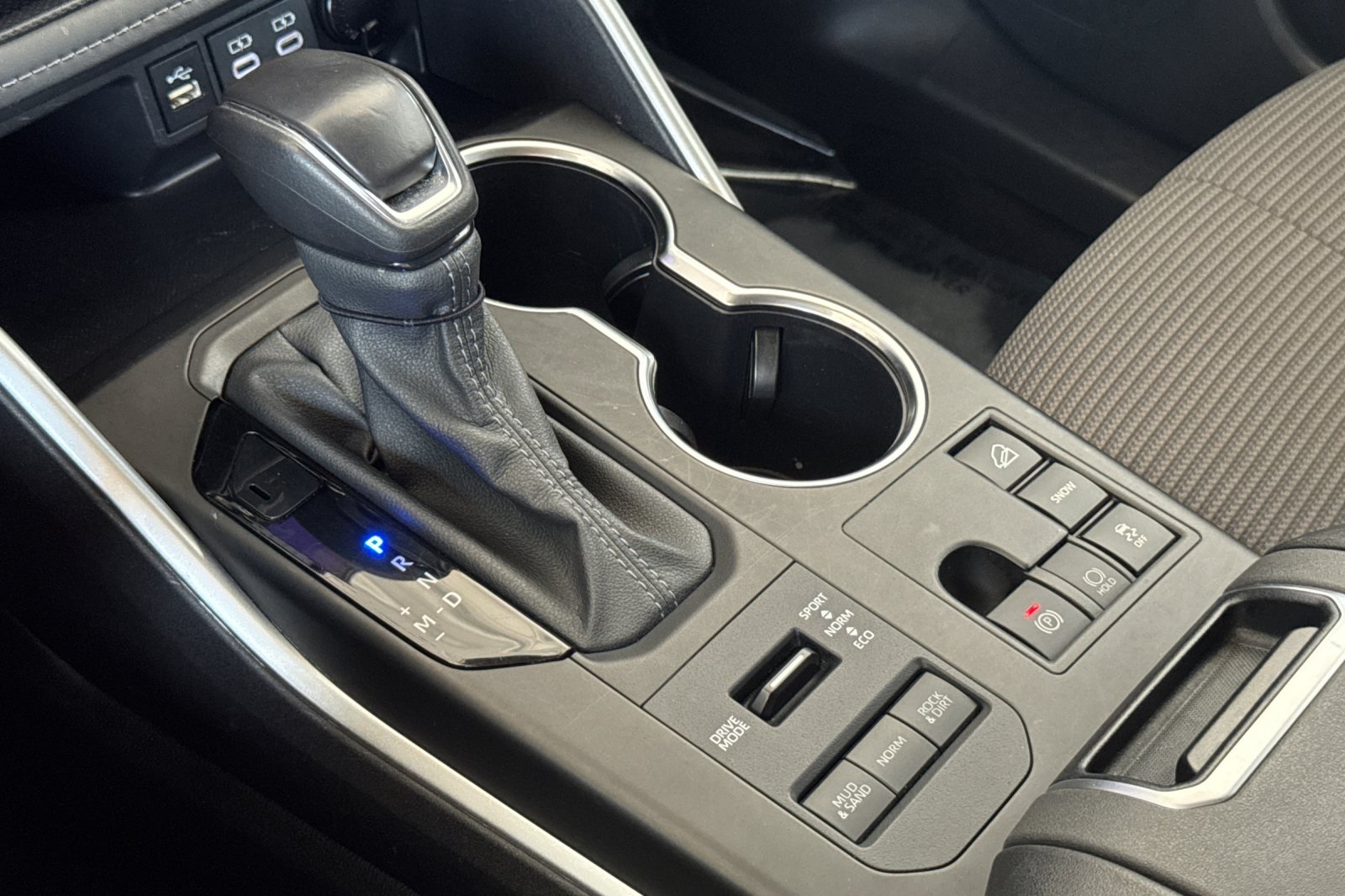 2024 Toyota Highlander LE photo 24