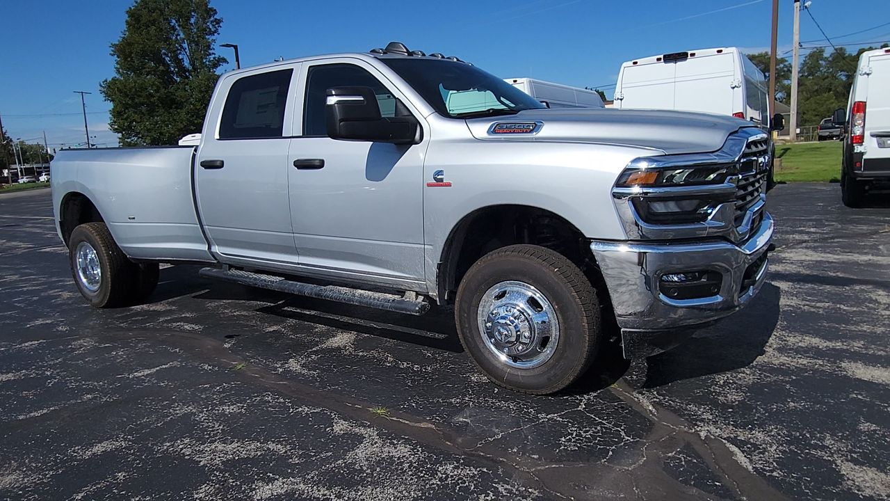 2026 Ram 3500 Tradesman photo 2