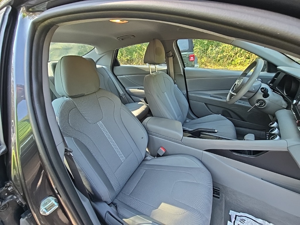 2021 Hyundai Elantra SE photo 11