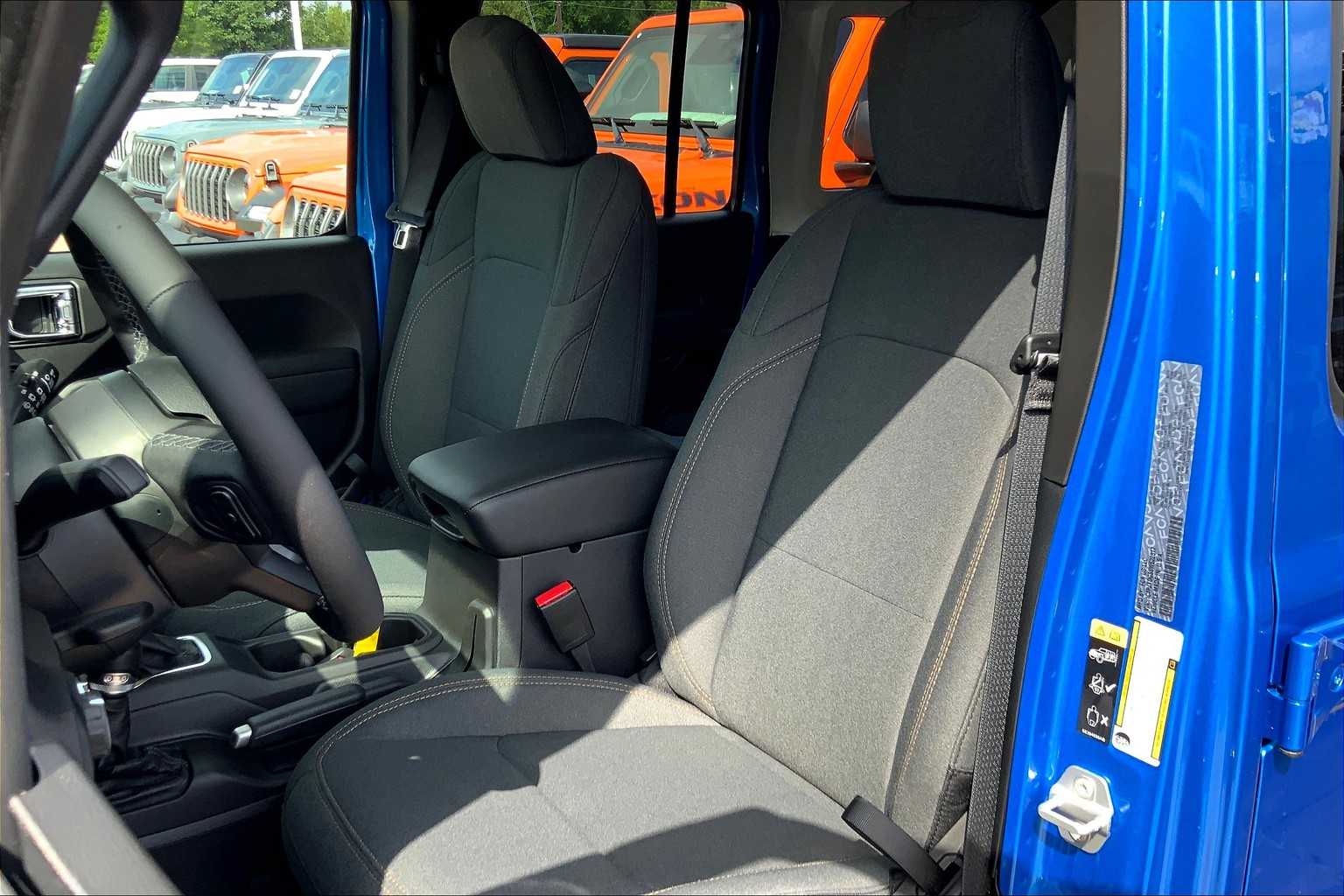 2025 Jeep Wrangler Sport S photo 8