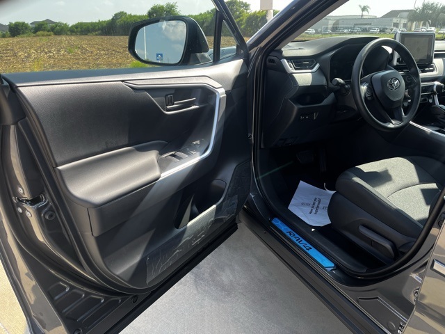 2025 Toyota RAV4 LE photo 9