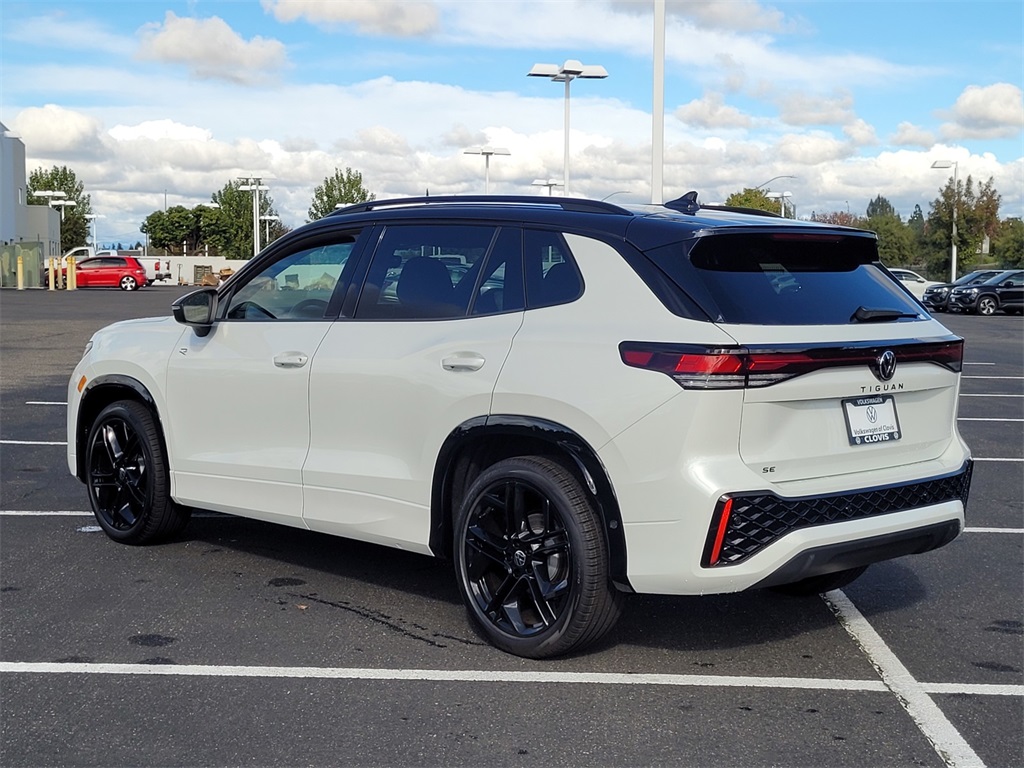 2026 Volkswagen Tiguan SE R-Line Black photo 4