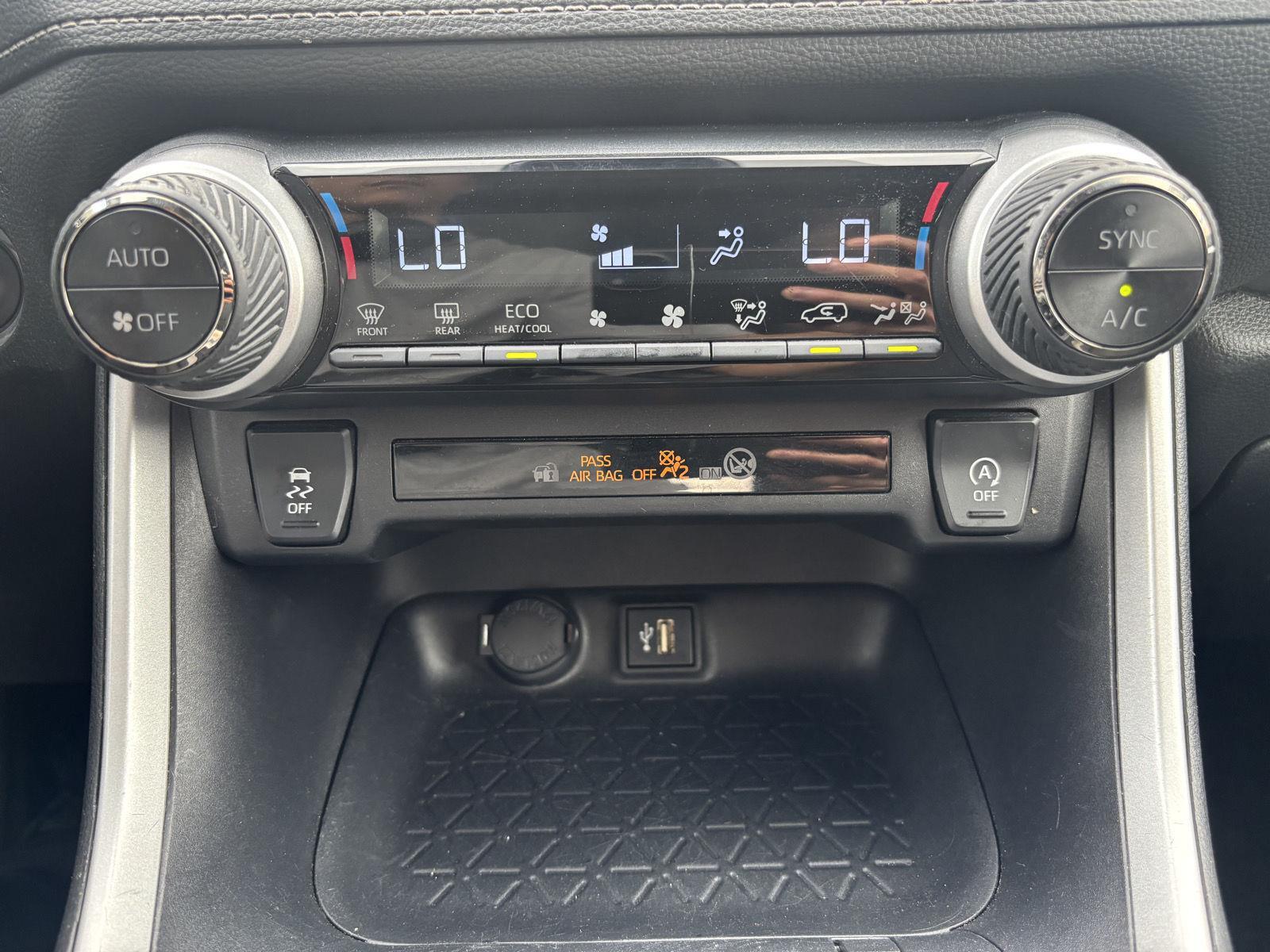 2023 Toyota RAV4 XLE photo 25