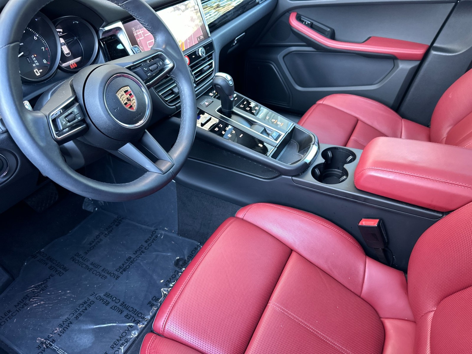 2025 Porsche Macan T photo 3