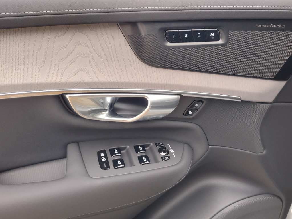 2026 VOLVO XC90 - Image 10