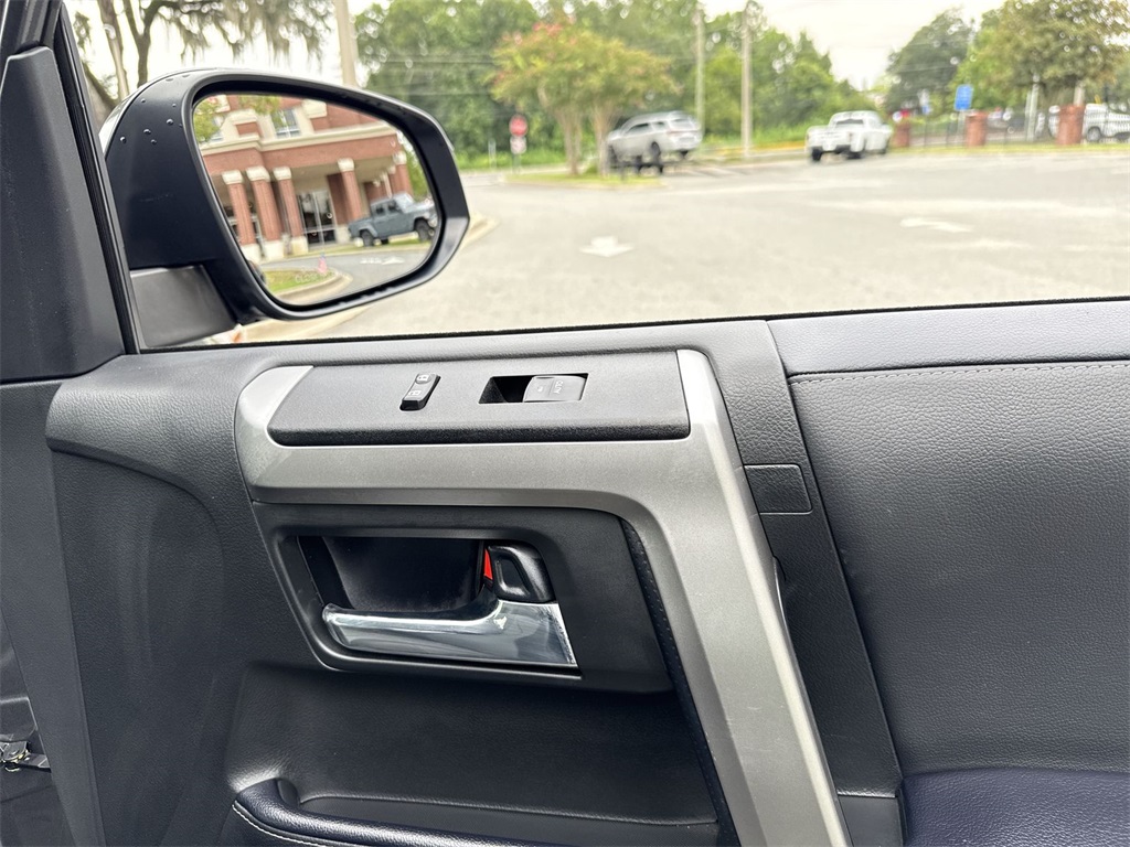 2022 Toyota 4Runner SR5 Premium photo 30