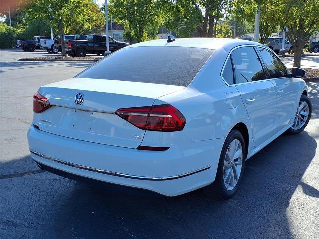 2018 Volkswagen Passat 2.0T SE photo 2