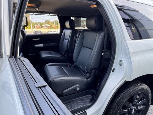 2022 Toyota Sequoia photo 12
