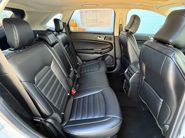 2022 Ford Edge SEL photo 13