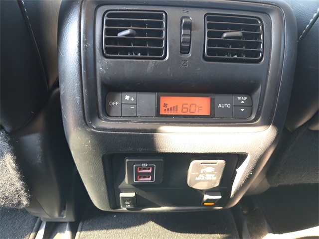 2018 Nissan Pathfinder SL photo 29