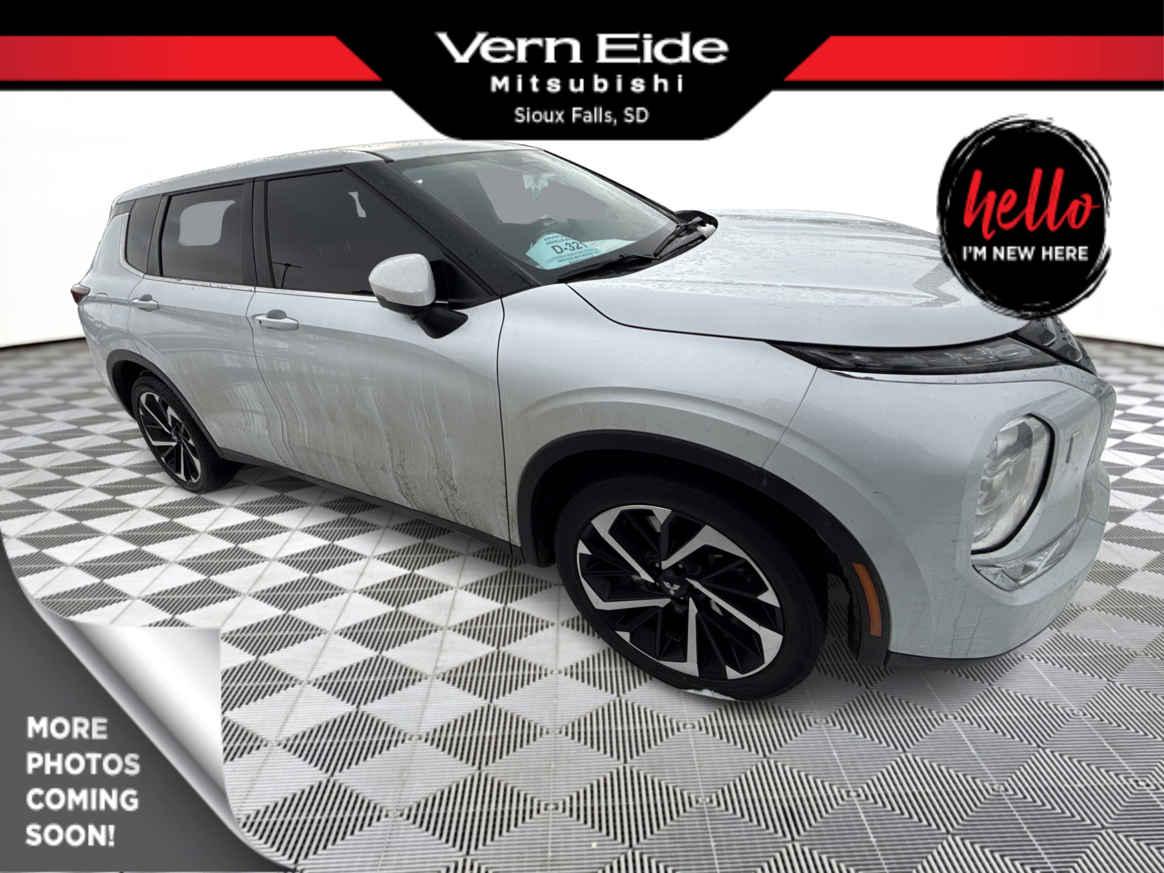 2023 Mitsubishi Outlander SE's photo