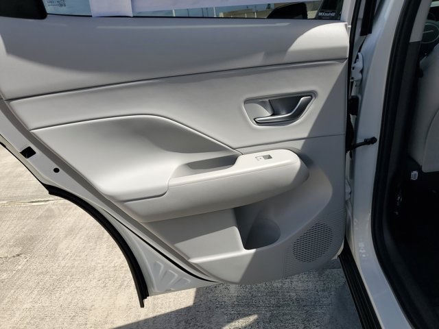 2026 Hyundai Kona SEL photo 7