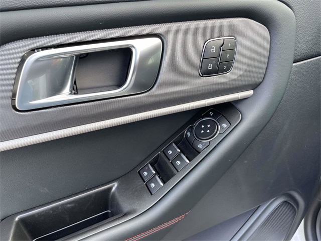 2025 Ford Explorer ST-Line photo 11
