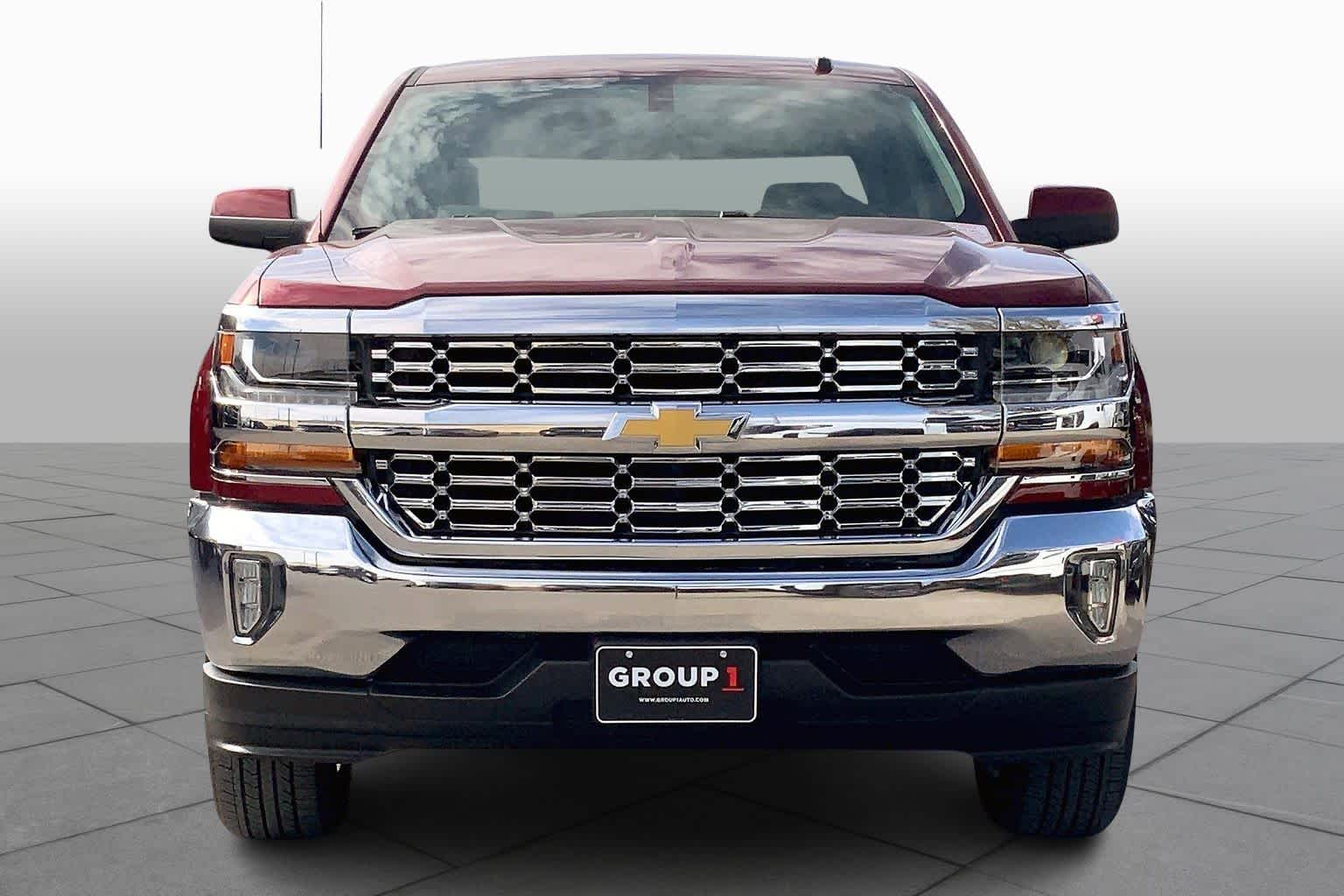 2017 Chevrolet Silverado 1500 LT photo 3