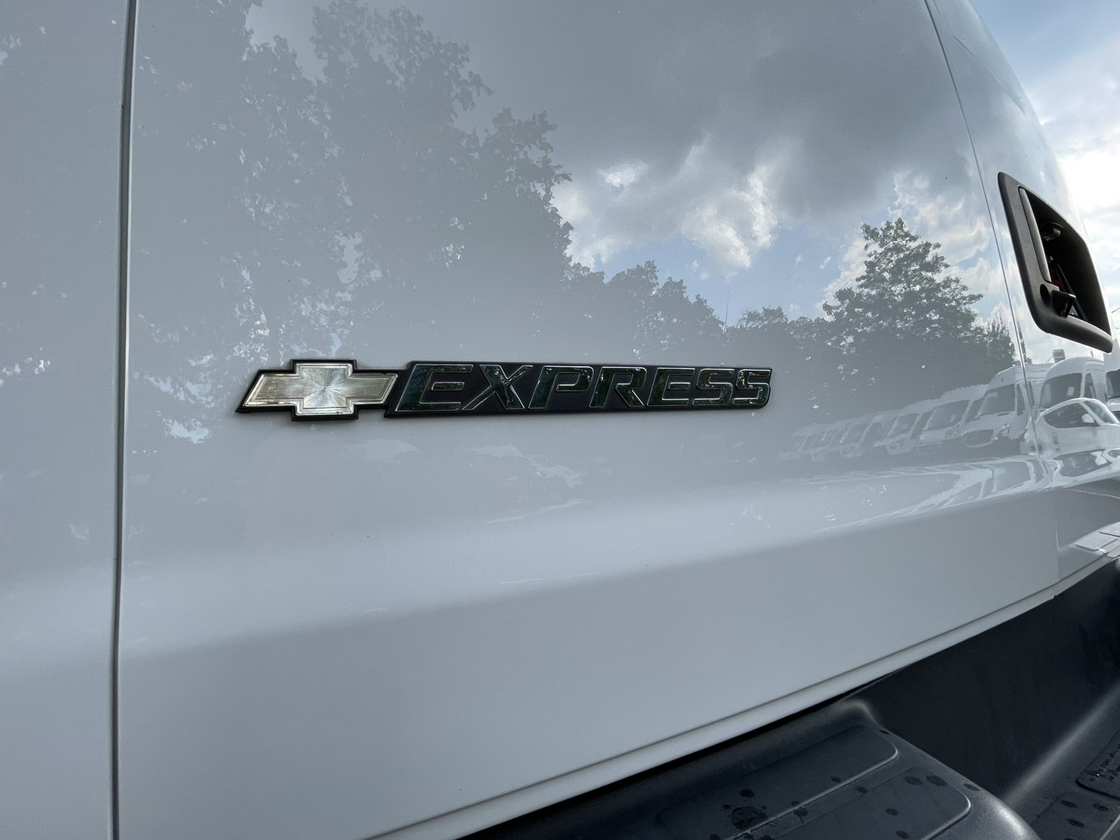 2019 Chevrolet Express Cargo Van photo 27