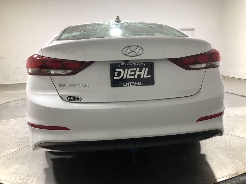 2018 Hyundai Elantra SEL photo 3